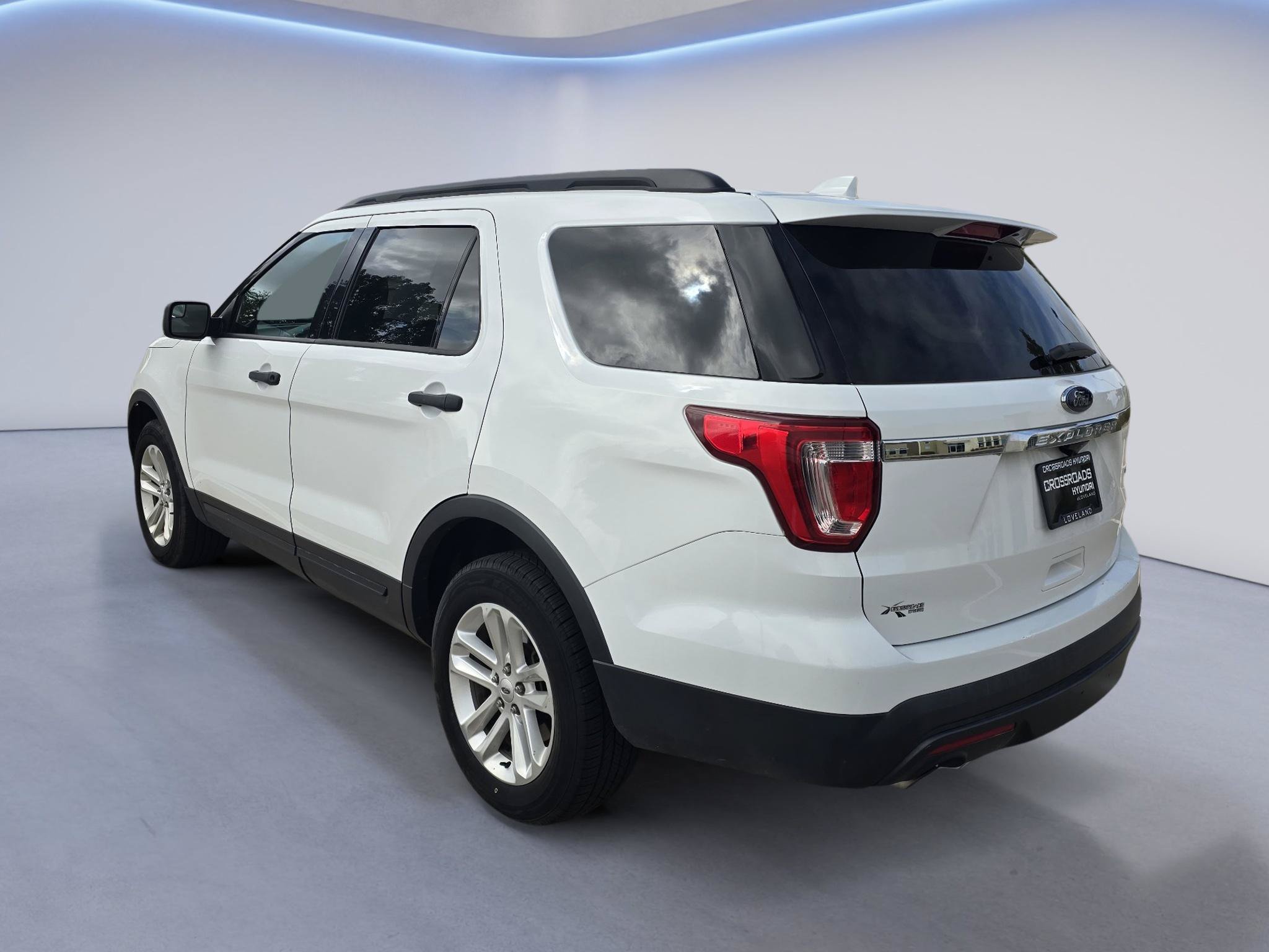 Used 2017 Ford Explorer 4WD image 3