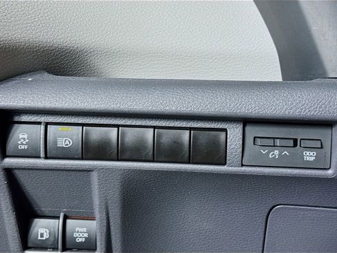 Used 2024 Toyota Sienna XLE image 14