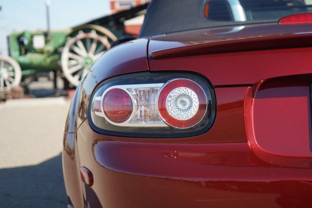 Used 2006 MAZDA MX-5 Miata Sport w/ Appearance Pkg RWD image 37