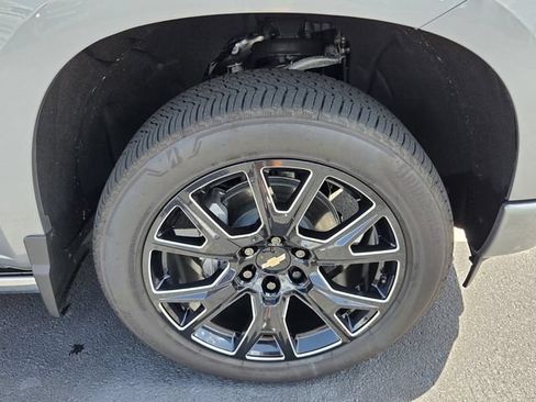 Used 2026 Chevrolet Silverado 1500 High Country AWD/4WD image 8