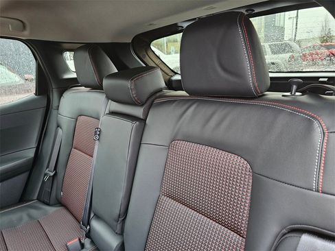 New 2026 Nissan Kicks SR image 7