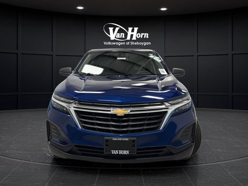 Used 2022 Chevrolet Equinox LS w/ LS Convenience Package AWD/4WD image 2