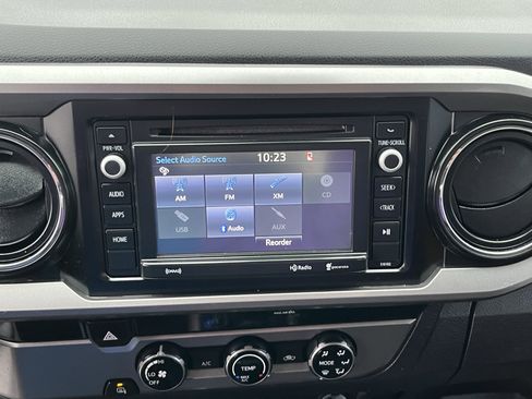 Used 2018 Toyota Tacoma SR5 image 21