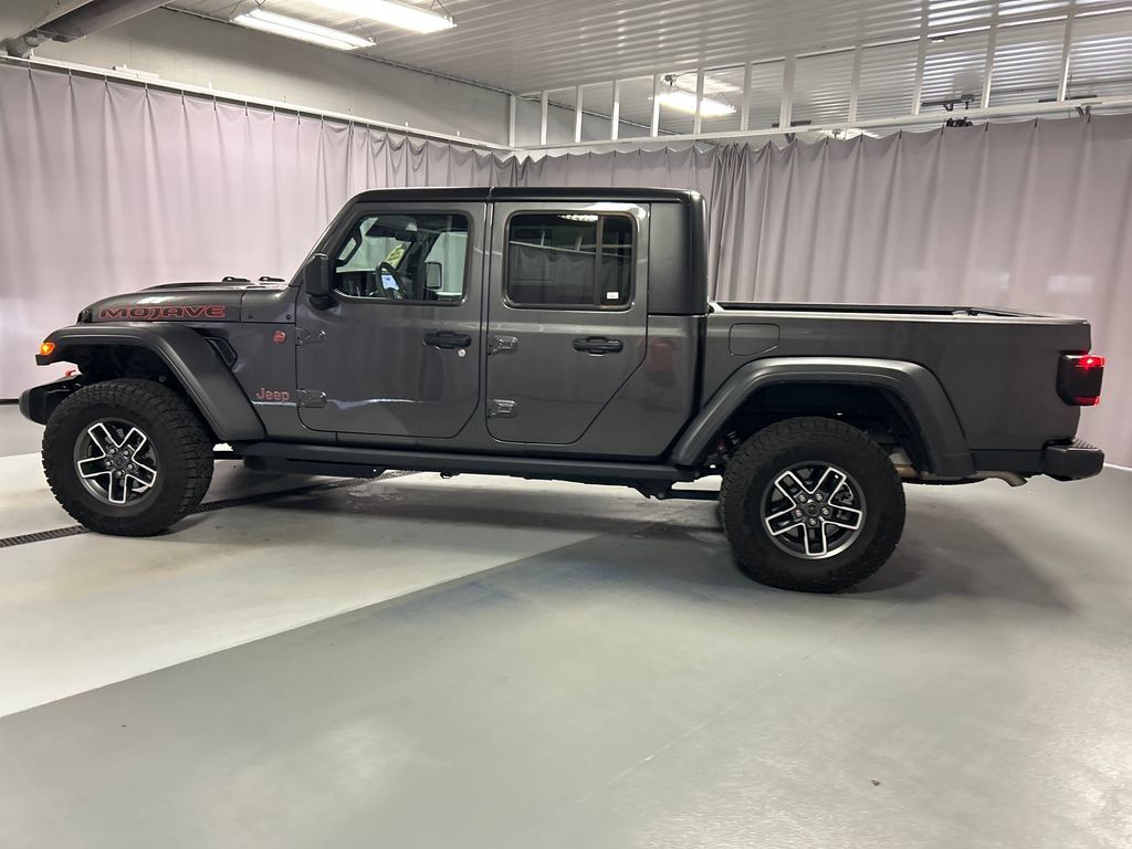 Used 2026 Jeep Gladiator Mojave AWD/4WD image 4