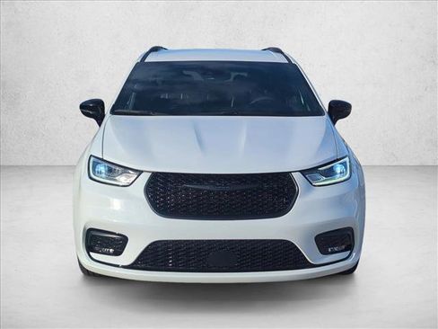 Used 2024 Chrysler Pacifica Touring-L w/ S Appearance Package image 2