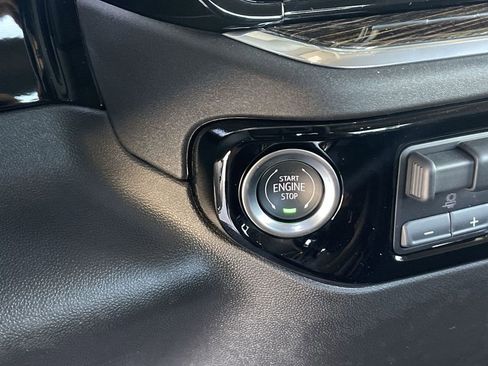 New 2025 GMC Sierra 1500 Elevation image 16