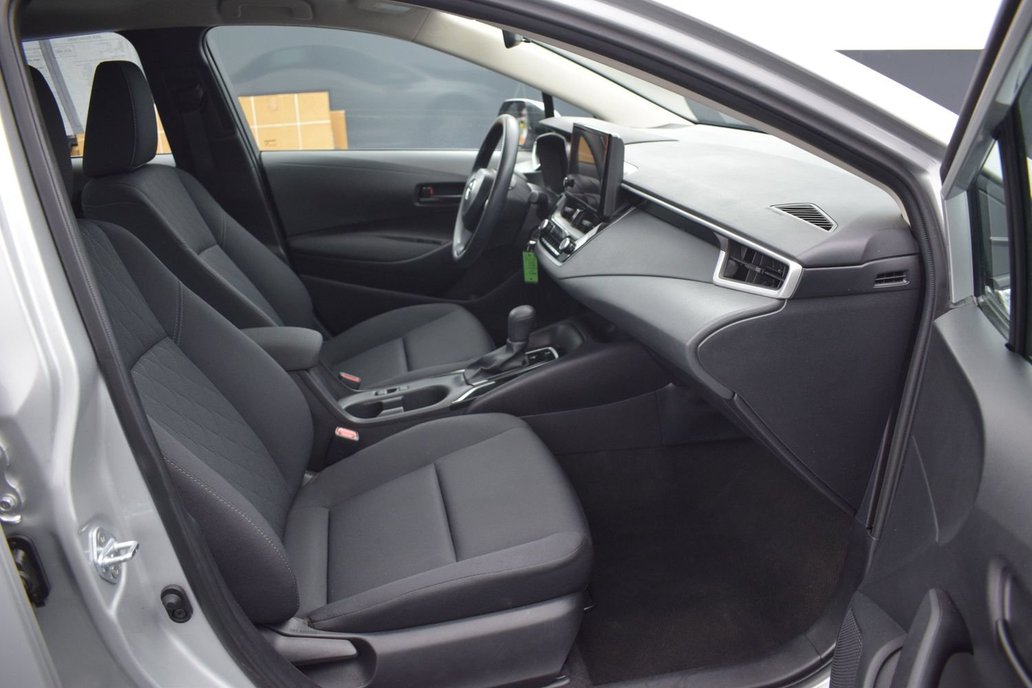 Used 2025 Toyota Corolla LE FWD image 10