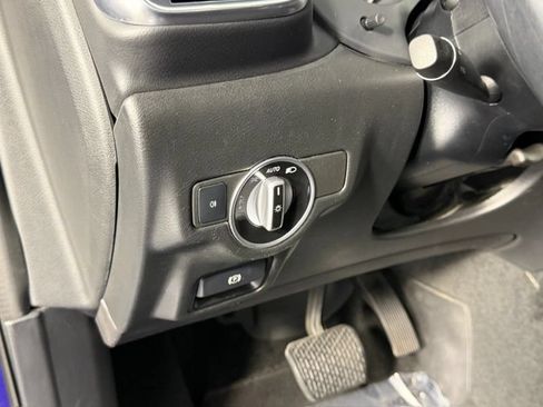 Used 2017 INFINITI QX30 FWD image 34