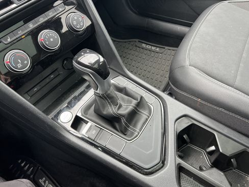 Certified 2023 Volkswagen Taos SE w/ Panoramic Sunroof Package FWD image 23