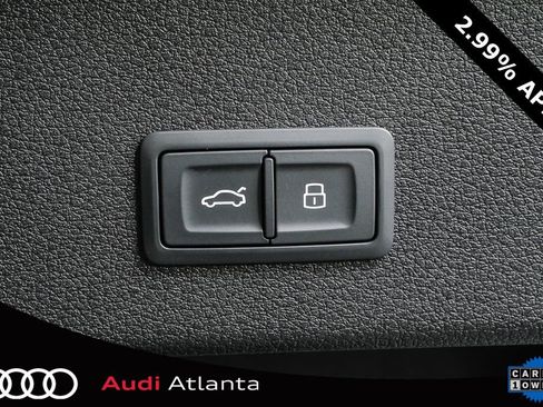 Used 2022 Audi e-tron Prestige w/ Prestige Package image 34