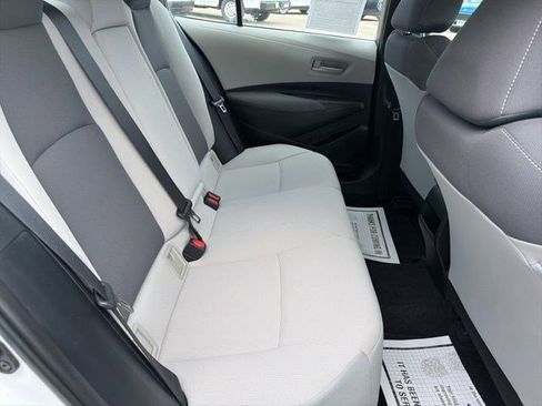 Used 2022 Toyota Corolla LE FWD image 18