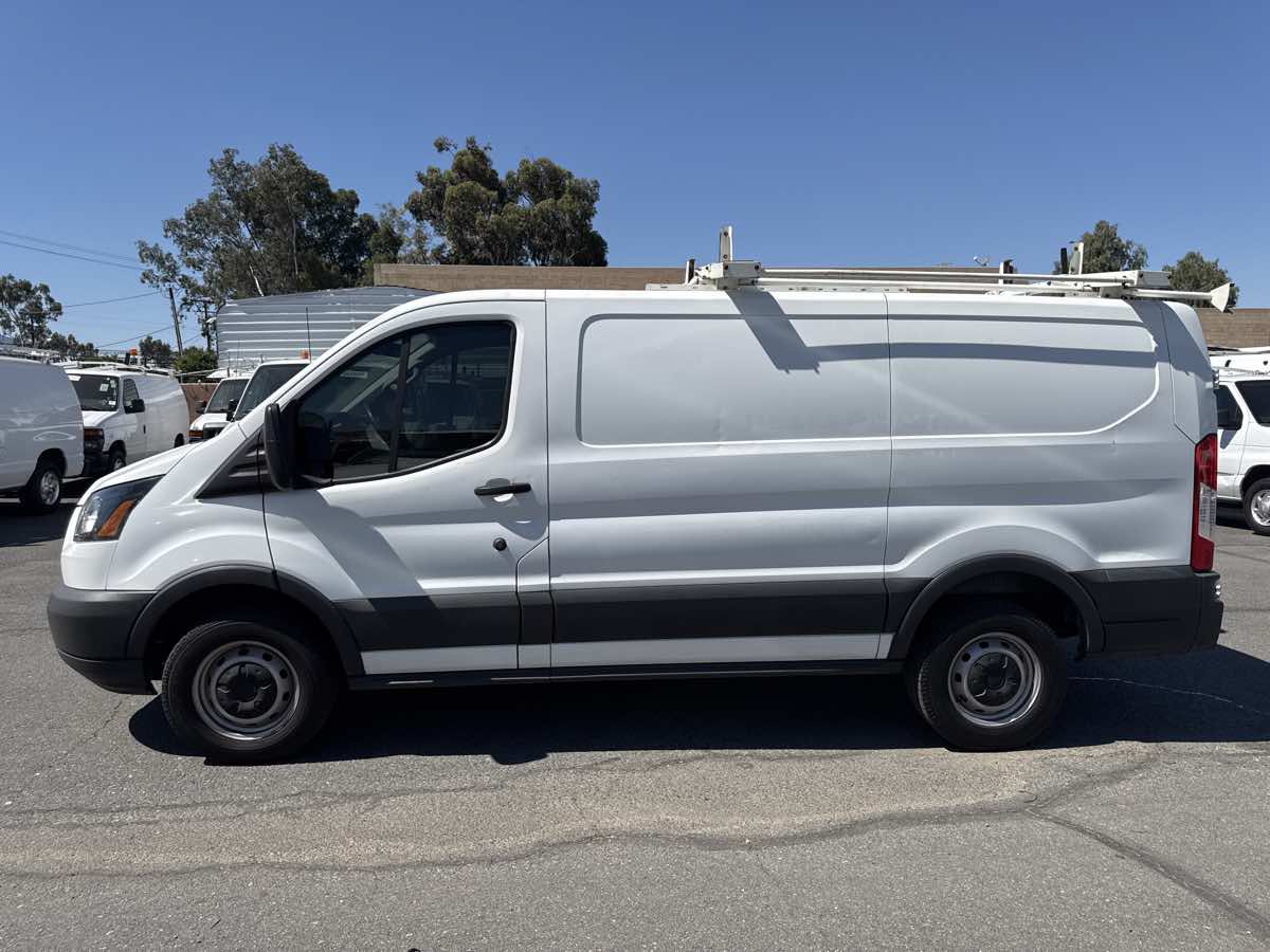 Used 2018 Ford Transit 250 130 Low Roof RWD image 4