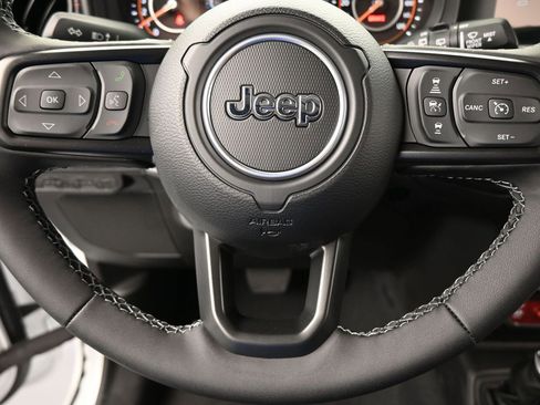 Used 2025 Jeep Wrangler Unlimited Rubicon image 24