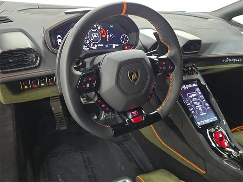 Used 2024 Lamborghini Huracan Sterrato image 4