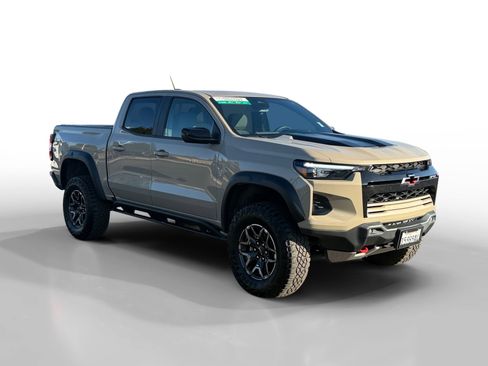 Used 2024 Chevrolet Colorado ZR2 w/ Safety Package image 7