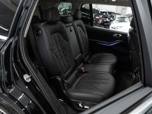 Used 2025 BMW X7 xDrive40i image 11