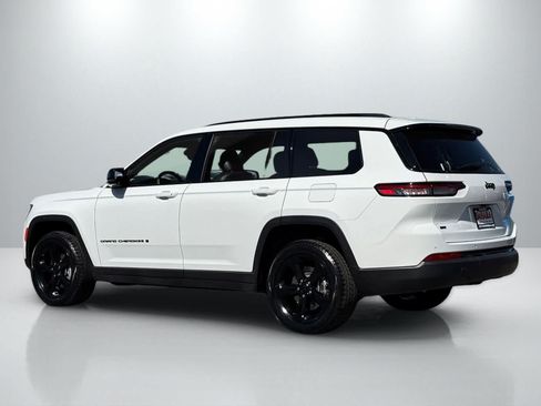Used 2023 Jeep Grand Cherokee L Laredo RWD image 4