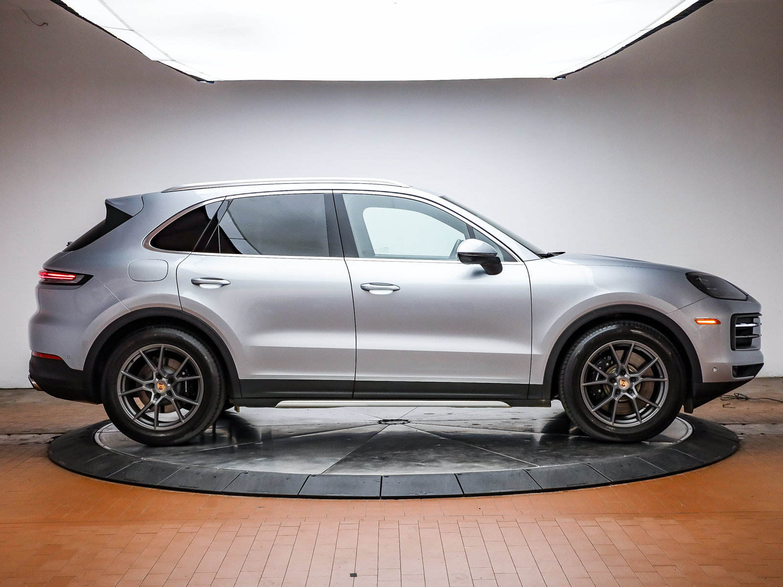 Certified 2025 Porsche Cayenne S AWD/4WD image 13