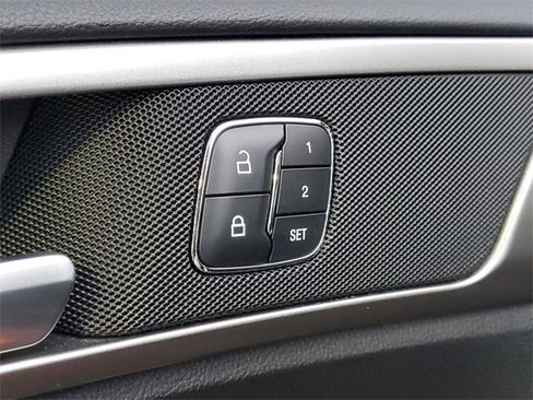 Used 2018 Ford Fusion SE w/ Fusion SE Technology Package image 11