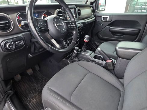 Used 2018 Jeep Wrangler Unlimited Sport w/ Technology Group AWD/4WD image 30