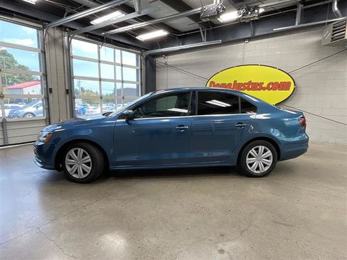 Used 2017 Volkswagen Jetta S FWD image 2