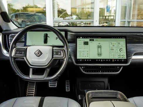Used 2022 Rivian R1T Adventure AWD/4WD image 17