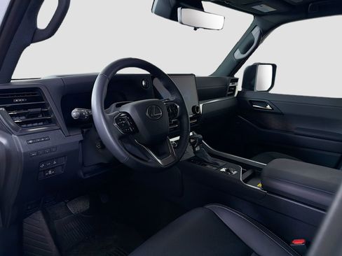 Used 2025 Lexus GX 550 w/ Cold Area Package image 10