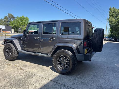 Used 2017 Jeep Wrangler Unlimited Sahara image 6
