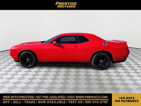 Used 2020 Dodge Challenger SXT image 4
