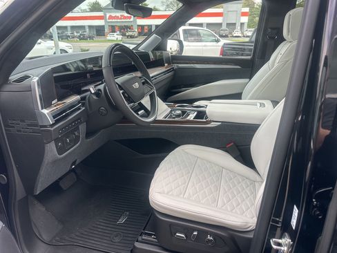 Used 2026 Cadillac Escalade Platinum Sport w/ LPO, ONYX Package image 43