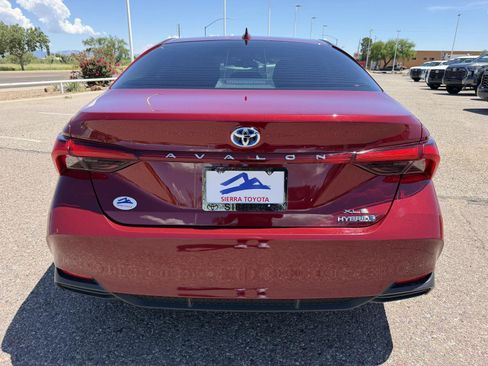 Used 2019 Toyota Avalon XLE w/ Carpet Mat Package FWD image 5