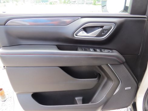 Used 2024 Chevrolet Tahoe RST w/ Luxury Package AWD/4WD image 18