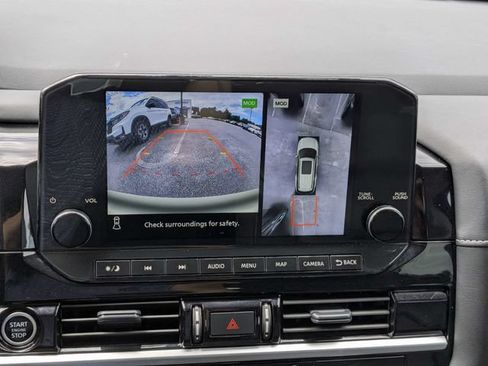 Used 2024 Nissan Pathfinder SL AWD/4WD image 32