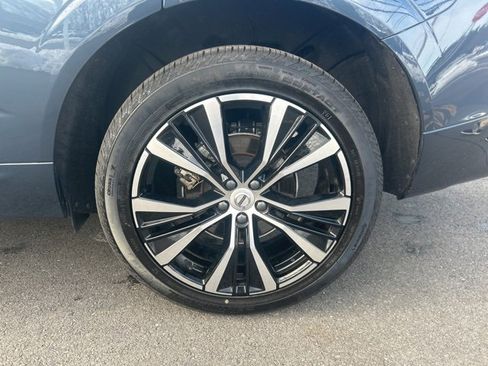 Certified 2025 Volvo XC60 B5 Plus image 9