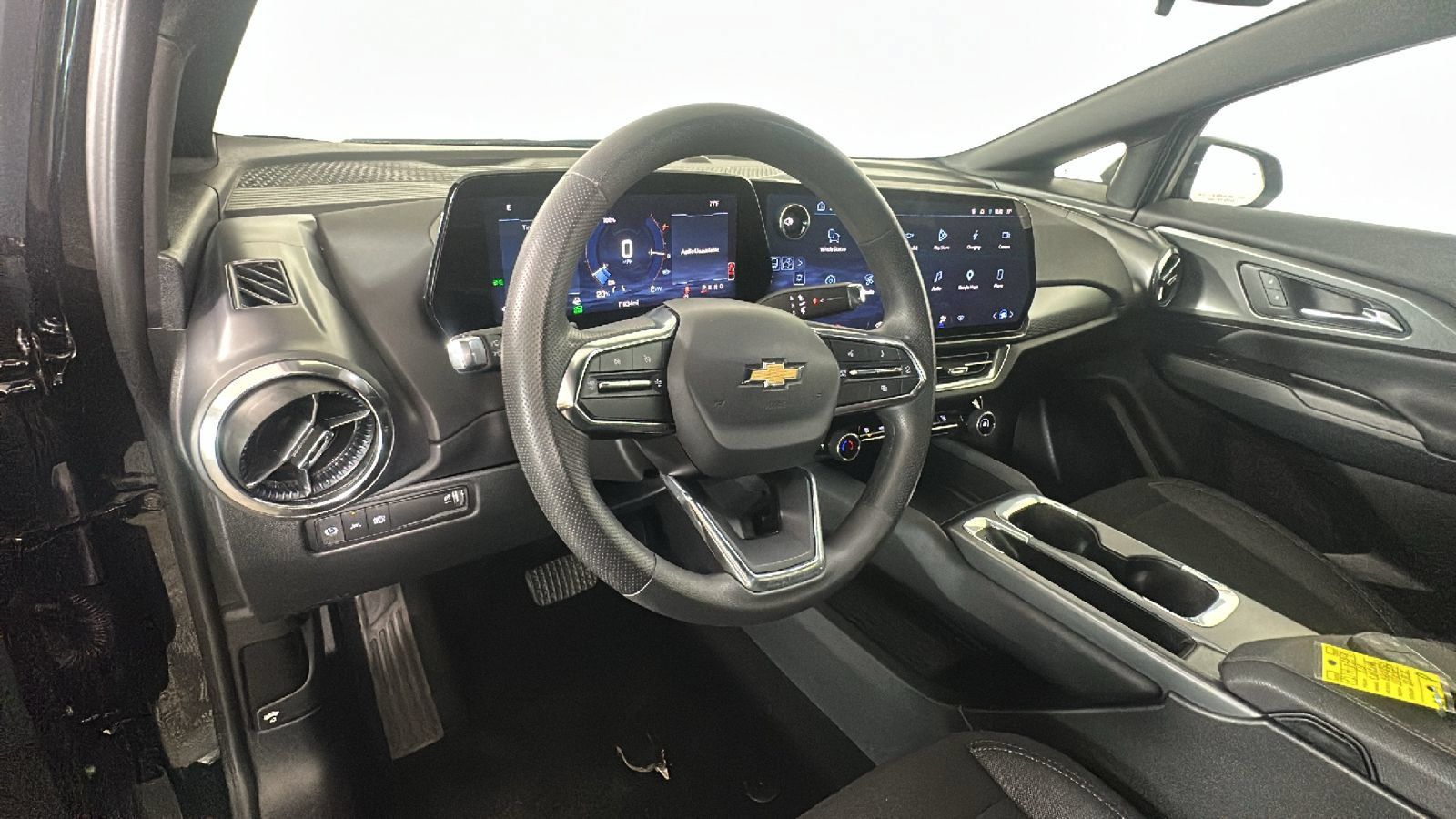 Used 2026 Chevrolet Equinox EV LT FWD image 16
