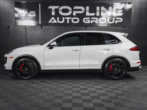 Used 2015 Porsche Cayenne Turbo image 33