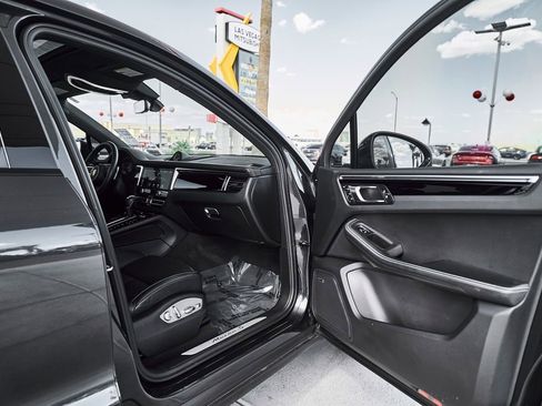Used 2022 Porsche Macan S AWD/4WD image 12