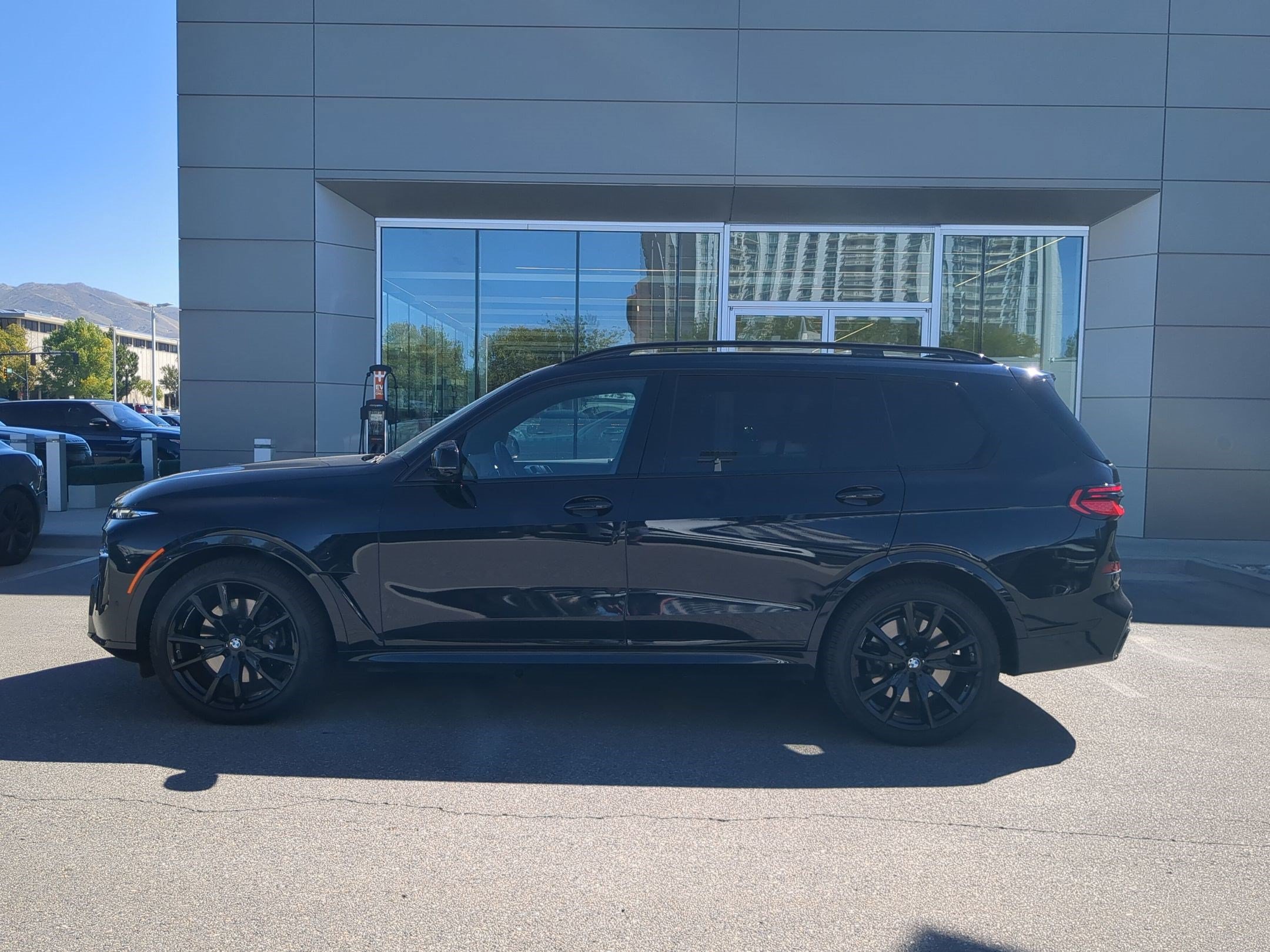 Used 2025 BMW X7 M60i AWD/4WD image 8