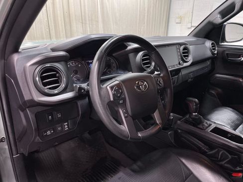 Used 2023 Toyota Tacoma TRD Off-Road w/ TRD Premium Off Road Package AWD/4WD image 9