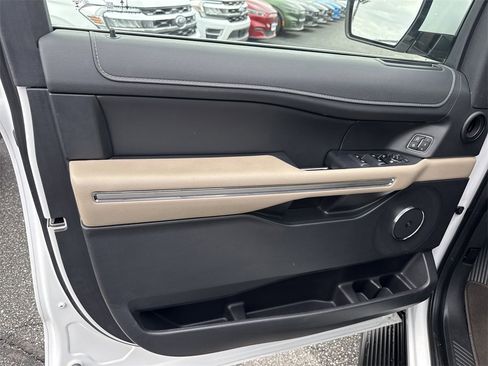 Used 2024 Ford Expedition Max Limited image 8