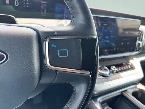 Used 2025 Ford Expedition Tremor AWD/4WD image 24