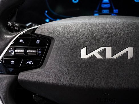 Used 2023 Kia Niro EX Touring image 17