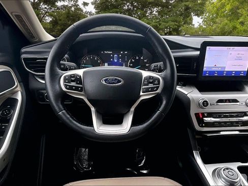 Certified 2020 Ford Explorer XLT w/ Equipment Group 202A image 8