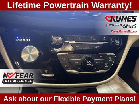 Used 2024 Chrysler Pacifica Touring-L image 28