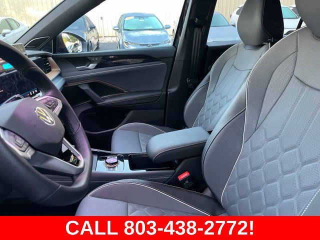 Used 2026 Volkswagen Tiguan SEL R-Line AWD/4WD image 9