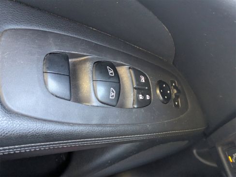 Used 2020 Nissan Pathfinder SV image 26