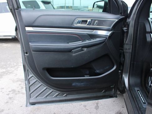 Used 2018 Ford Explorer Sport image 10