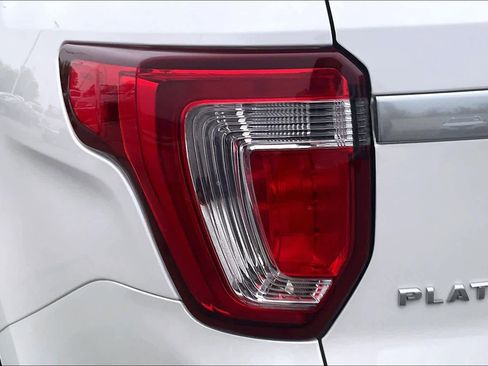 Used 2019 Ford Explorer Platinum image 31