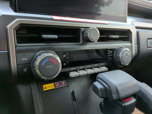 Used 2025 Toyota 4Runner TRD Off-Road Premium AWD/4WD image 19