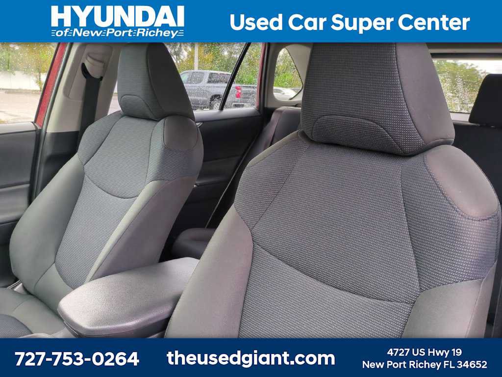 Used 2022 Toyota RAV4 LE AWD/4WD image 7